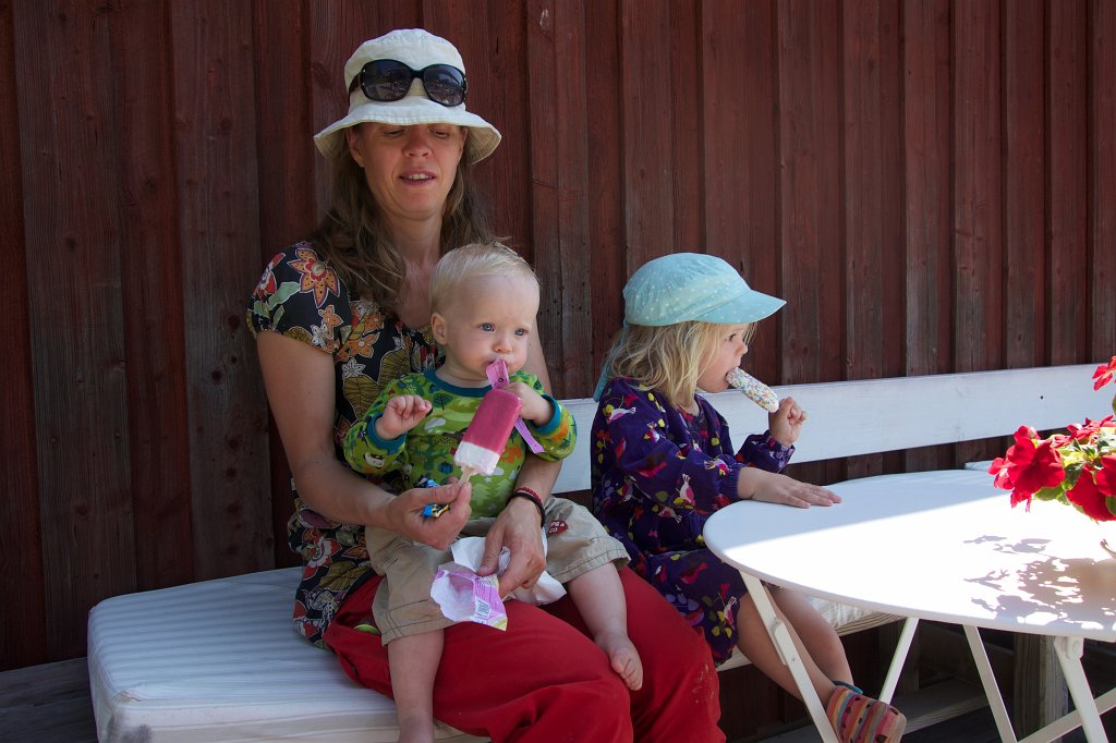 20130629-13-41-40.jpg - Glass på Grinda