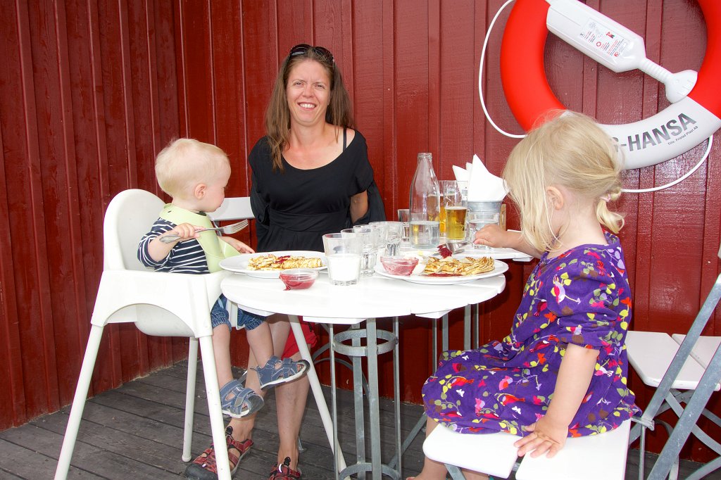 20130630-13-45-40.jpg - Lunch på tältsemester