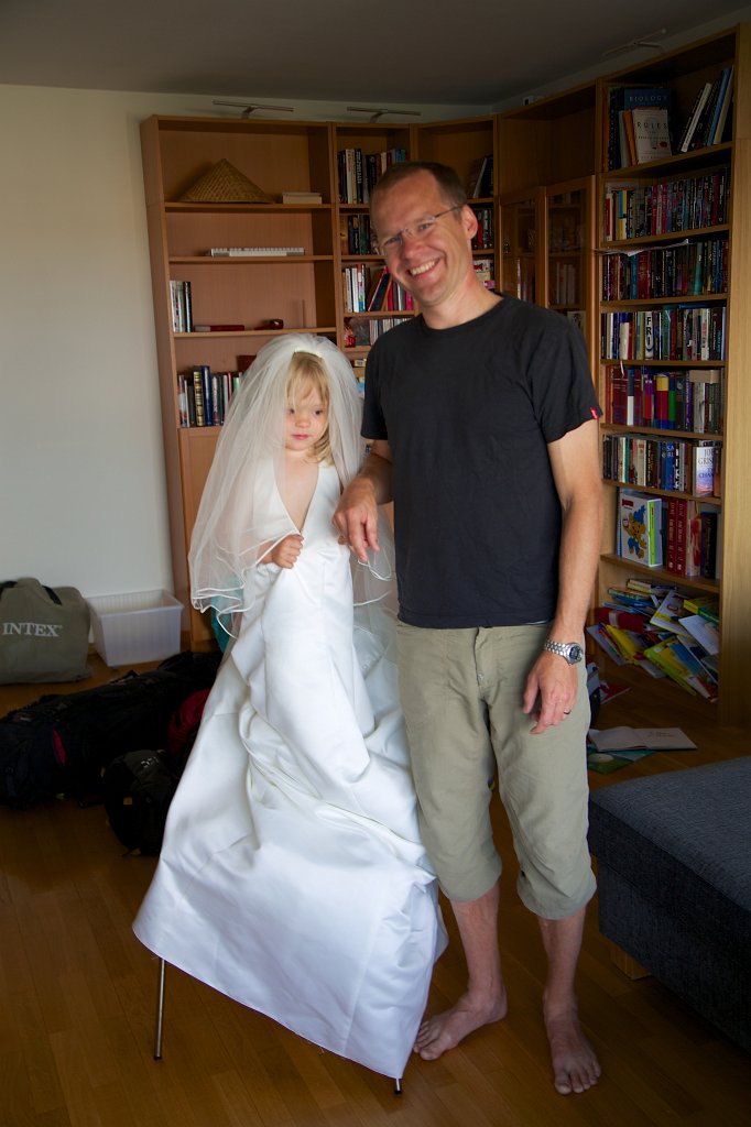 20130702-08-32-00.jpg - Nina och Fredrik vigs till dotter och far