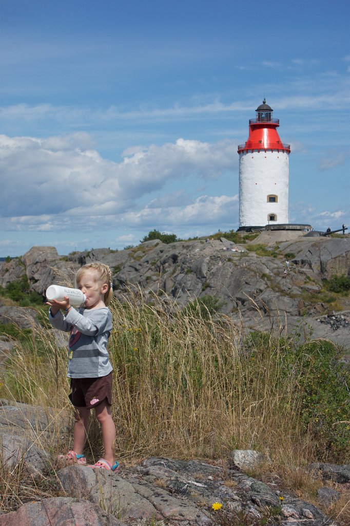 20130716-12-29-37.jpg - Nina ville ABSOLUT ha ett kort på när hon drack ur flaskan