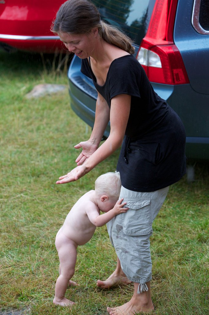 20130803-16-16-33.jpg - Vänta mamma, jag ska bara torka mig lite