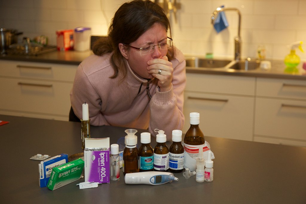 20130223-20-56-04.jpg - Hela familjen sjuk, alla medicinerna har använts…