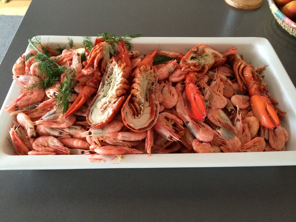 20131207-11-35-00.jpg - Det blev lite skaldjur över efter julfesten... Mums