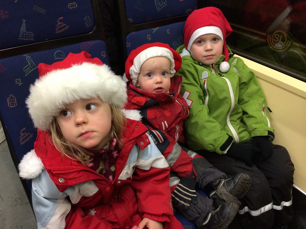 20131214-17-19-22.jpg - Tre tomtar på tvärbanan, med Viktor