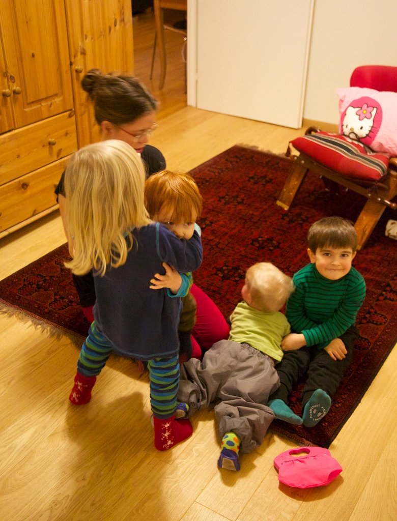 20131216-20-32-07.jpg - Alfred och Ludvig på besök efter förskolan