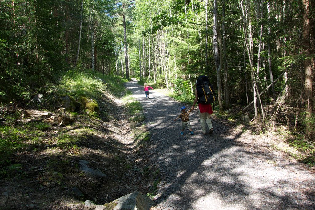20140704-14-36-55.jpg - Vissa går åt motsatt håll...