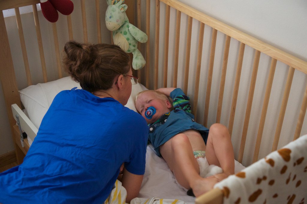 20140811-06-26-27.jpg - Vakna Robin, syrran fyller år!