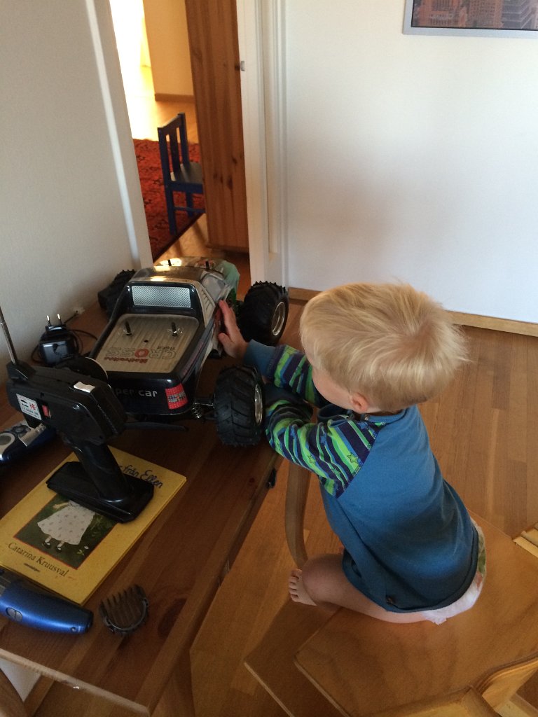 20140905-07-33-56.jpg - Robin klappar "motorbilen"