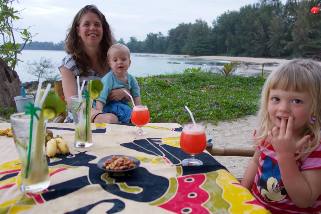 20141119-17-49-59.jpg - Efter tips om god drink första kvällen frågade vi om nån annan god drink andra kvällen. Bartendern sa dock att han inte kunde komma på någon, den vi fått dagen innan var helt enkelt bäst.