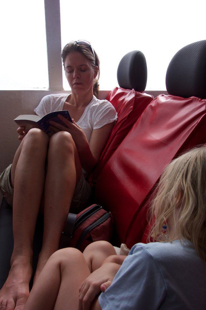 20141122-14-47-04.jpg - Långsam färja mot Phi Phi