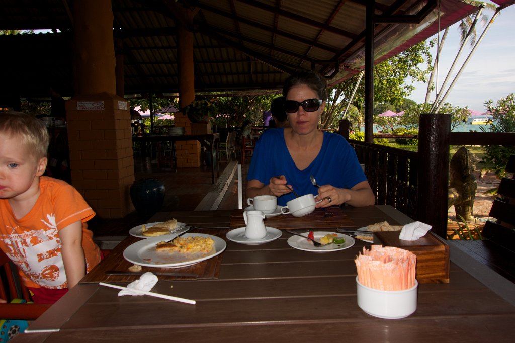 20141123-08-27-39.jpg - Mumsig frukost på Phi Phi