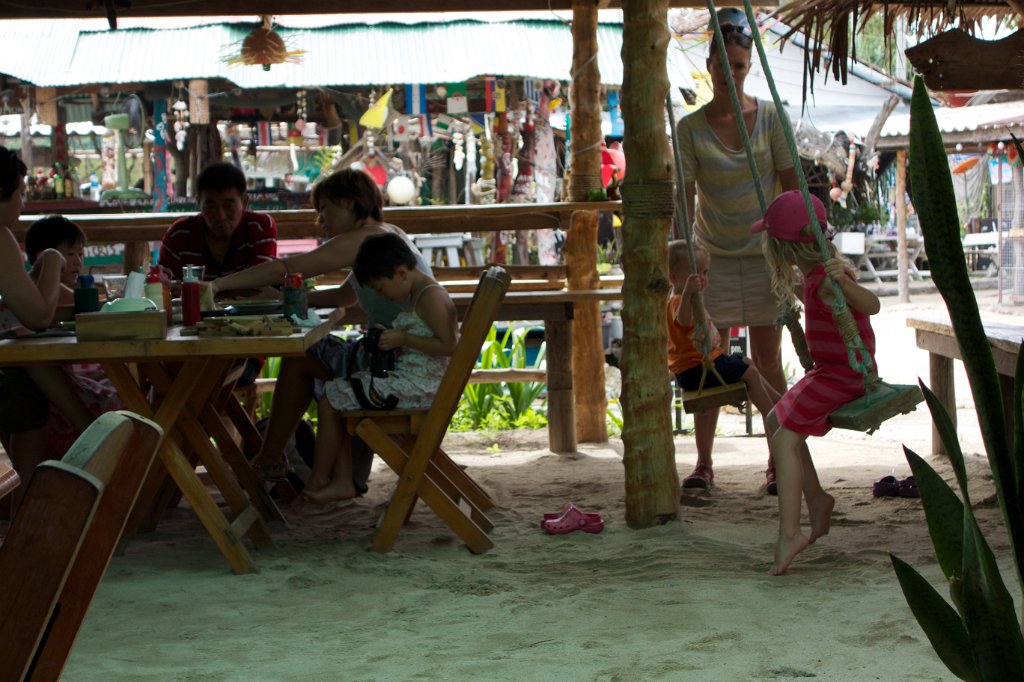 20141124-14-35-07.jpg - Bra med gunga på restaurangen