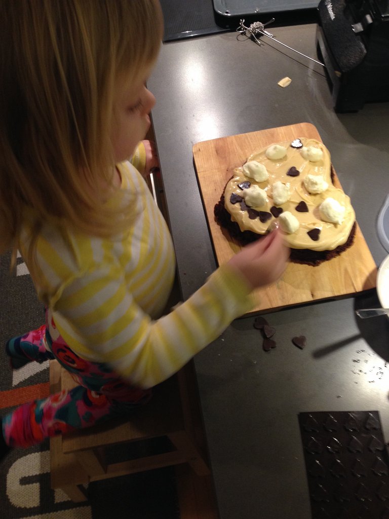 20140214-18-44-16.jpg - Alla hjärtans-dag-kaka