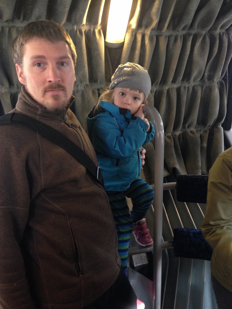 20140308-13-29-20.jpg - Nina är arg på mamma för att hon inte får vara kvar längre hos Madelen och Kristofer